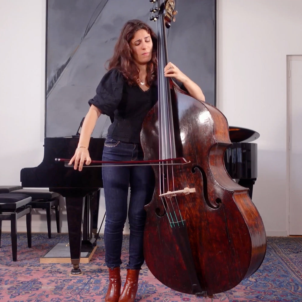 Lorraine Campet playing a double bass