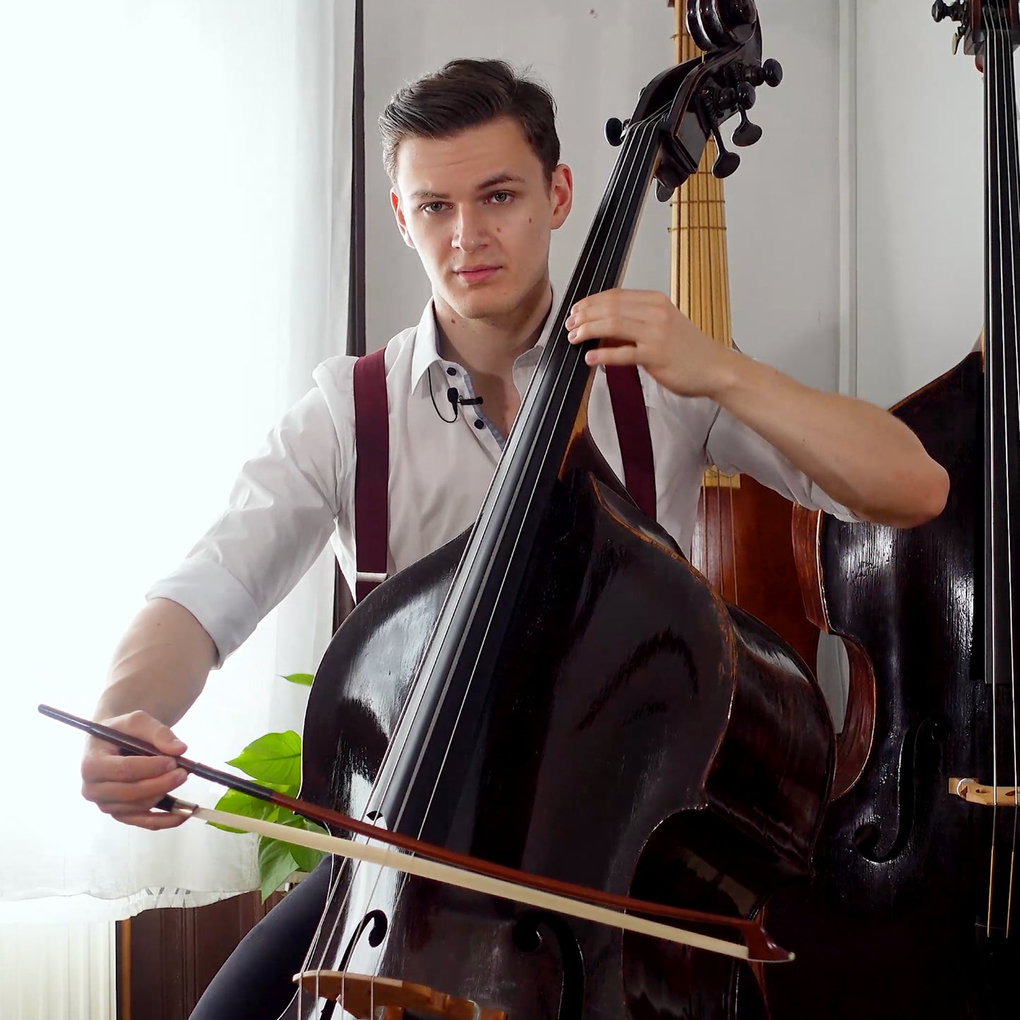 Dominik Wagner playing a double bass
