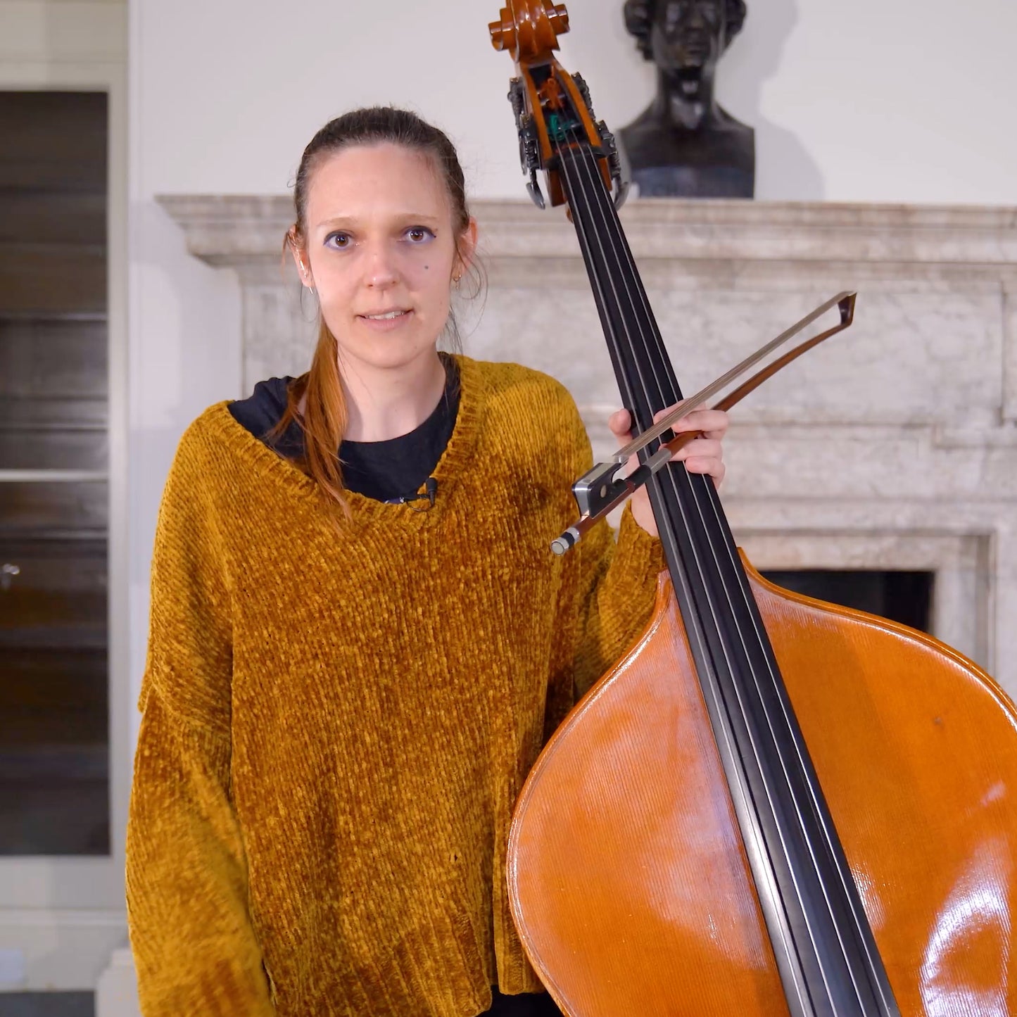 Valentina Ciardelli holding a double bass